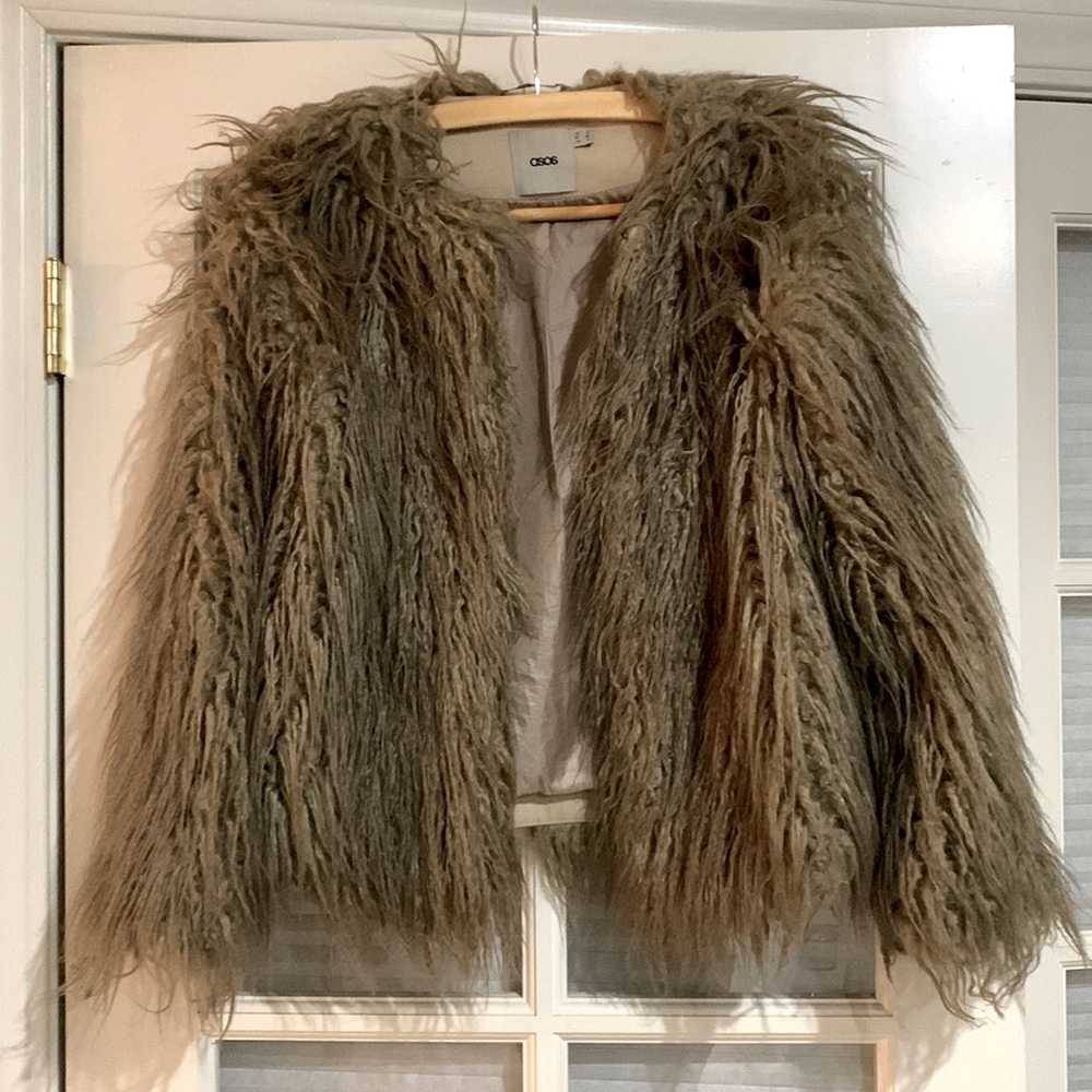 ‘Almost Famous’ Faux Mongolian Fur short jacket in Taupe sz 4